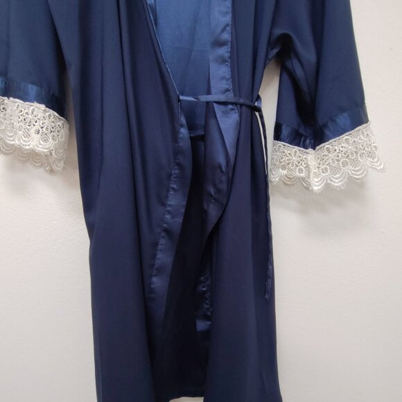 💙 Silky Navy Blue Robe with Lace Accents – Size Small - Picture 13 of 16